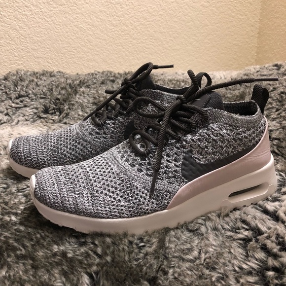 Nike Shoes - BRAND NEW Women’s Nike Flyknit Thea